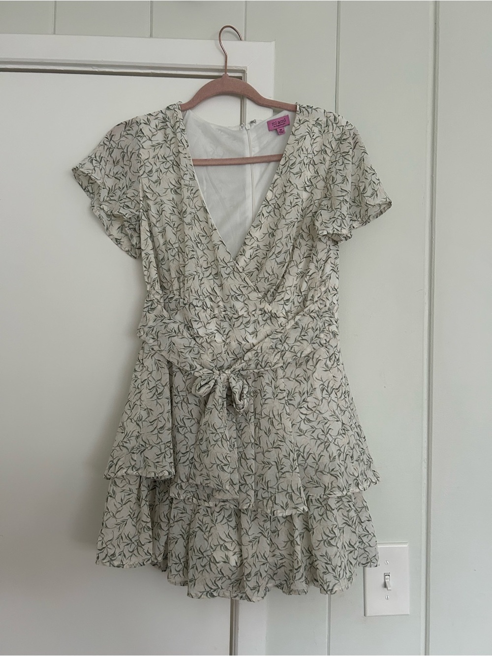 Francesca's Collections Cream Romper with Leaf Pattern